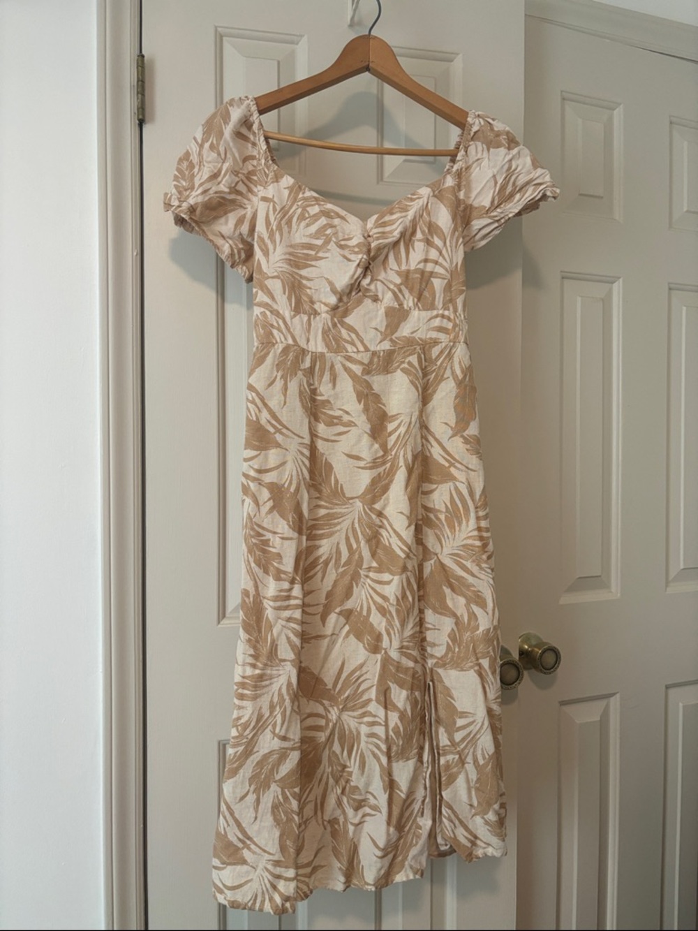 Jessica Simpson Cream and Tan Leaf-Print Puff Sleeve Midi Dress